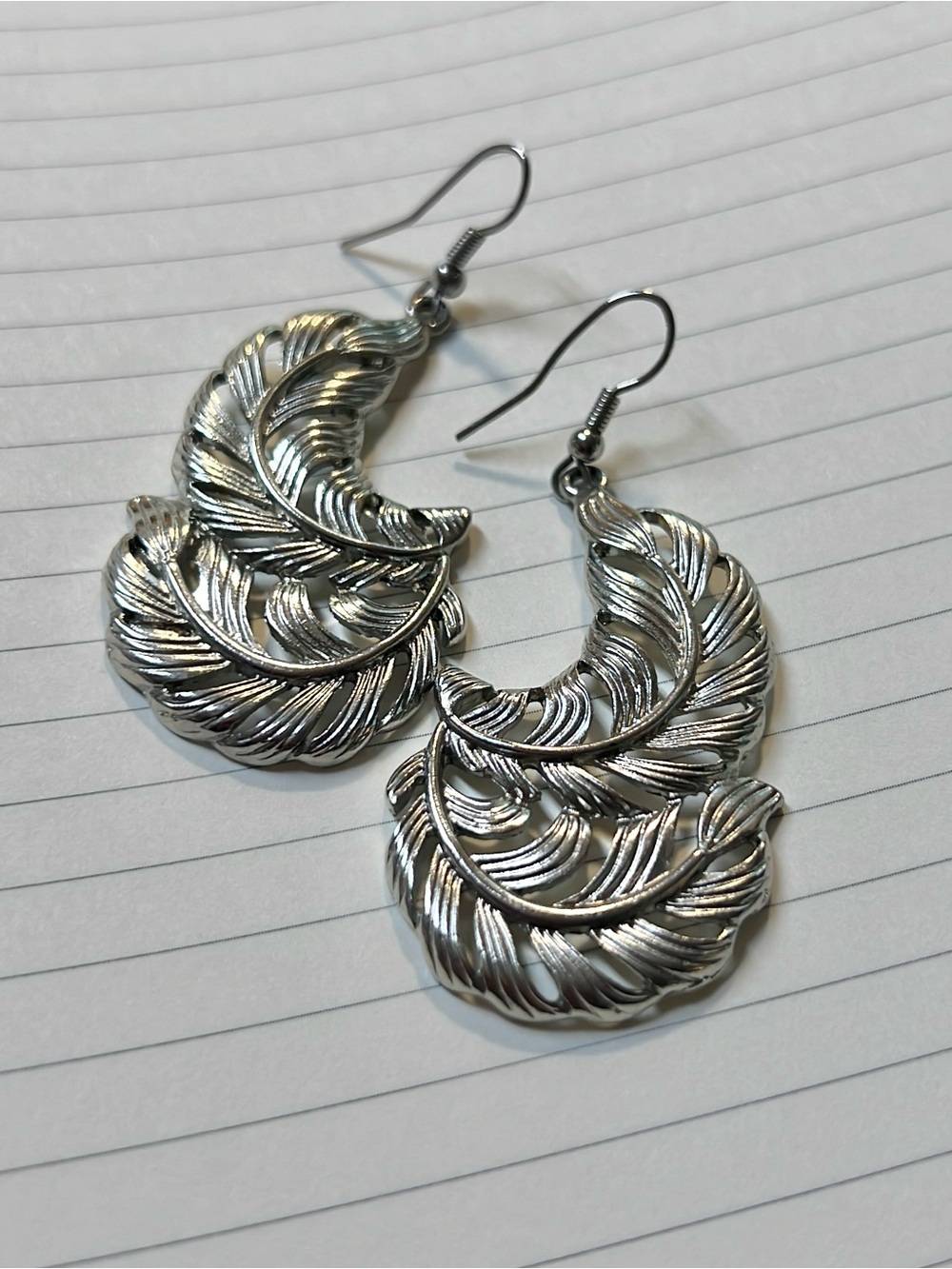 Women’s Silver Tone Fashion Jewelry Feathers /leaf Design Hook Wires Earrings
